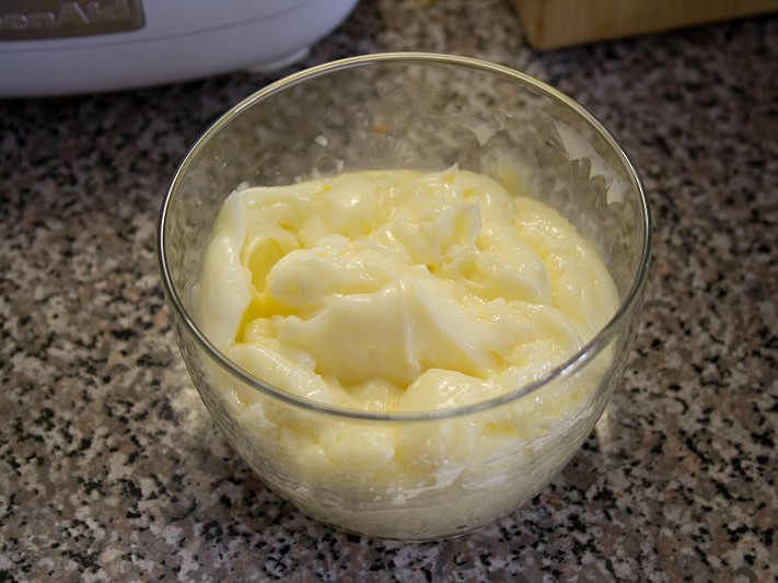 Sailing in mayonnaise